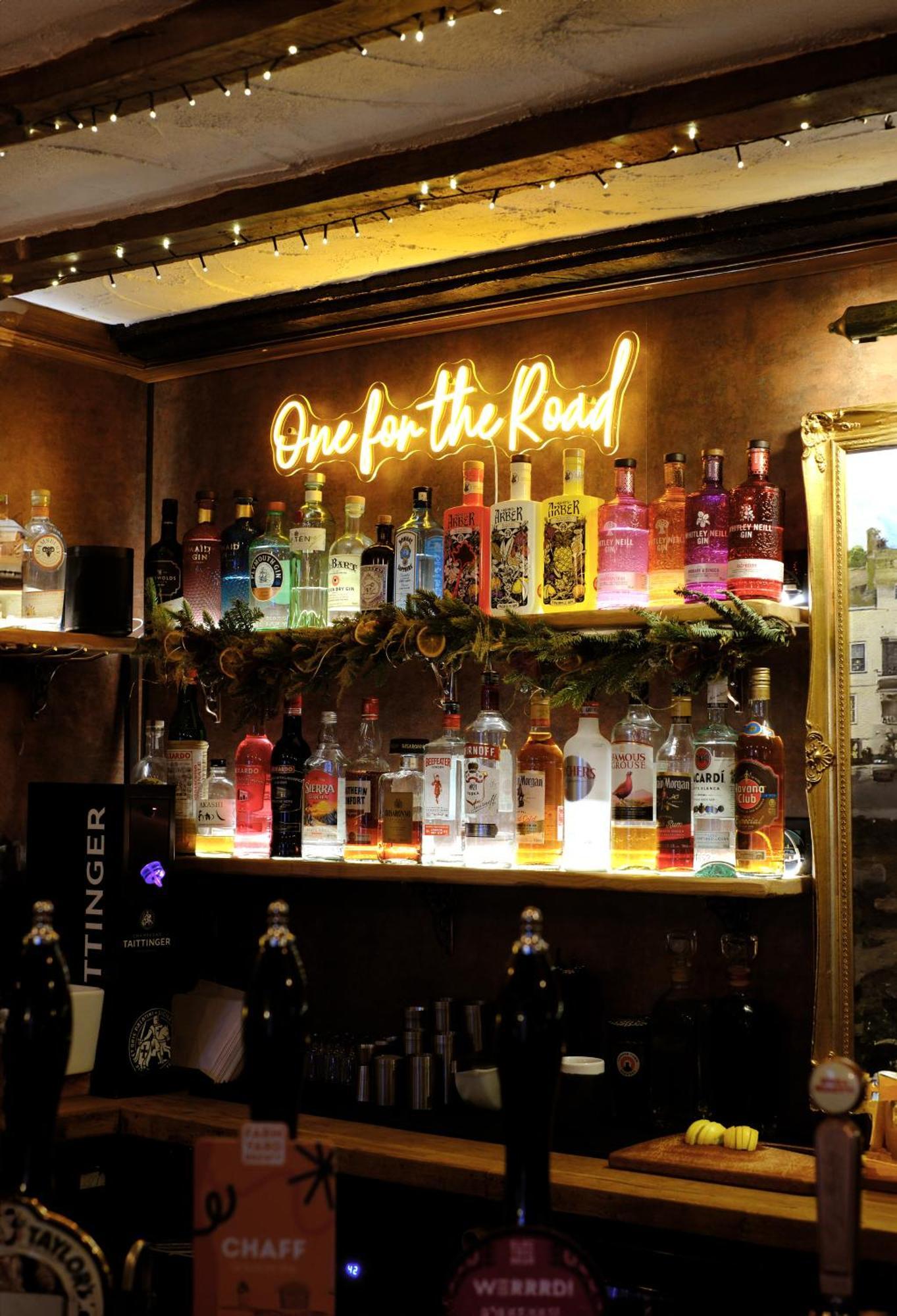 סווינדון The Old Crown Coaching Inn מראה חיצוני תמונה